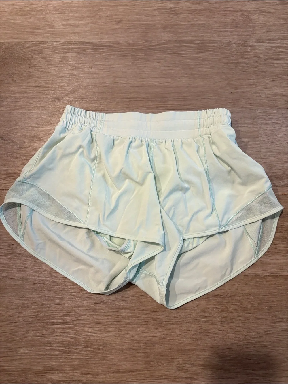 Lululemon Hotty Hot Short 2.5” Inseam size 8 Teal